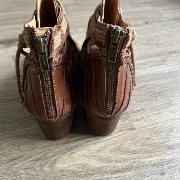 Faux  Leather Brown lace up heel with zipper in back. 2 1/2 “ heel, Size 9 - Picture 5 of 7